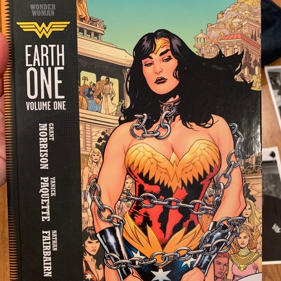 Wonder Woman Earth One Volume One Graphic Novel Perfect condition - Picture 1 of 2
